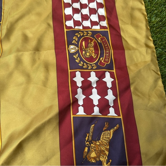 Vintage Burberrys silk scarf - Picture 4 of 9